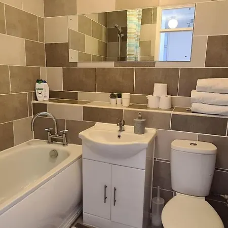 Private 2 Bed Flat Close To Excel & City Airport London Exterior photo