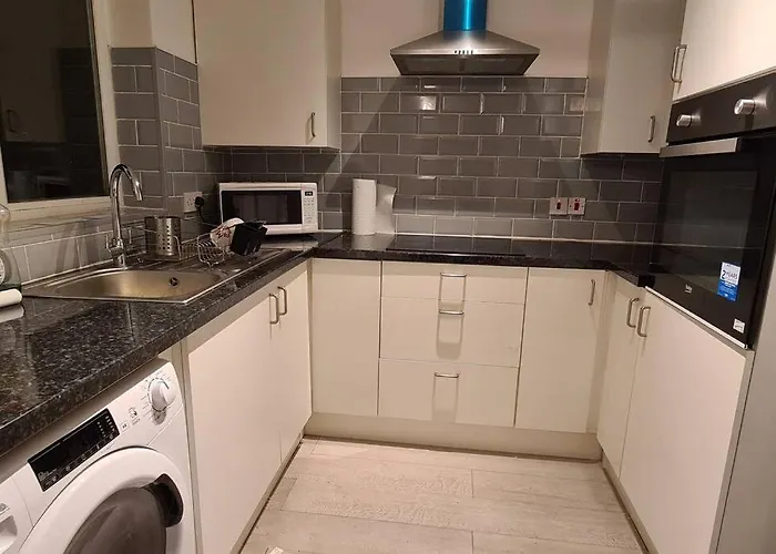 Private 2 Bed Flat Close To Excel & City Airport