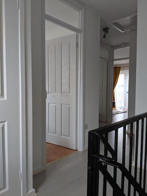 Private 2 Bed Flat Close To Excel & Airport Appartement *